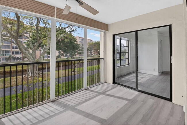 Building Photo - 14475 Strathmore Ln