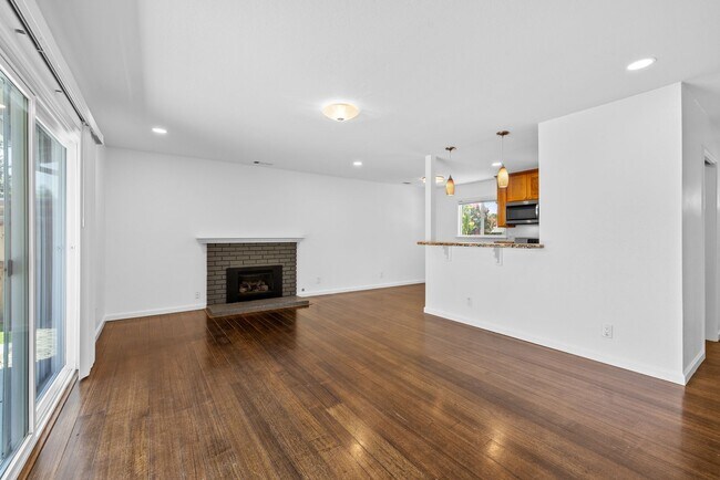 Building Photo - Updated 4 Bedroom 2 Bath North Napa Home