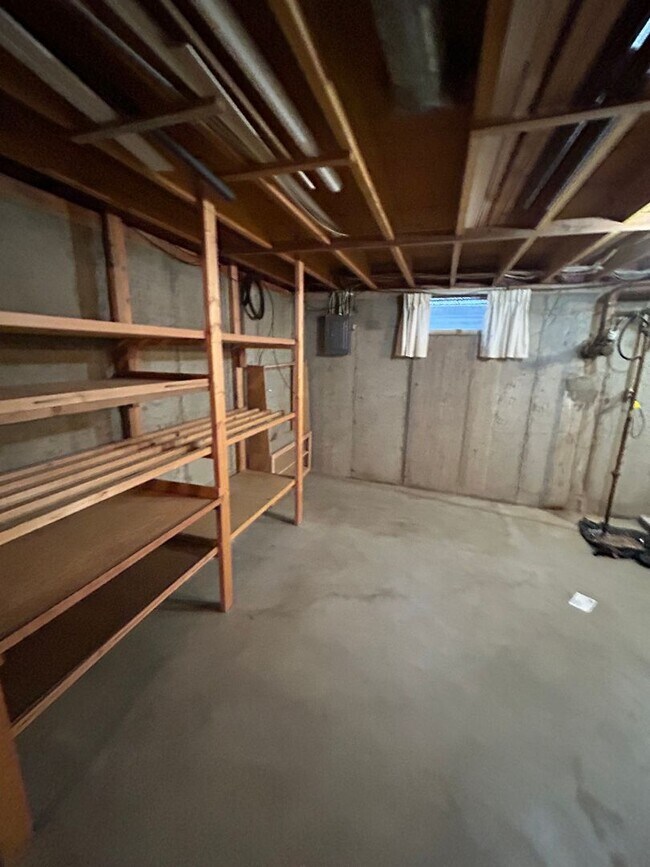 Building Photo - 223 Glenwood Dr