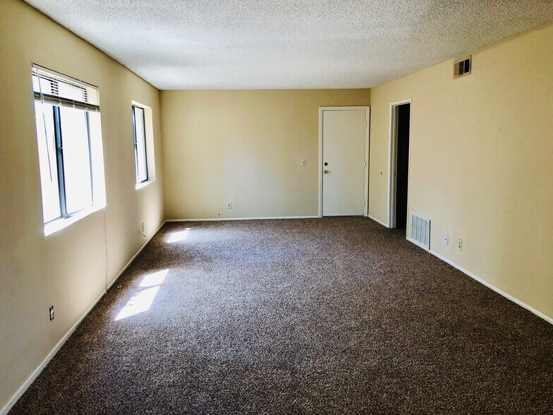 Building Photo - 43242 Cottage Ln
