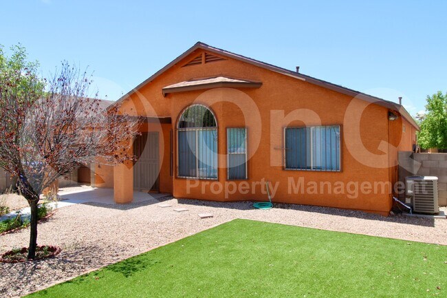 Building Photo - 2353 E Calle Sierra Del Manantial