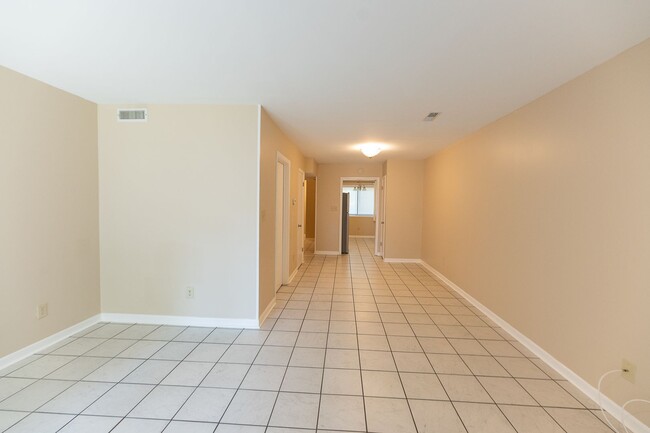 Building Photo - 185 Forest View Dr