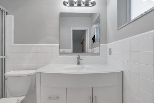 Building Photo - 1049 NW 30th Ct