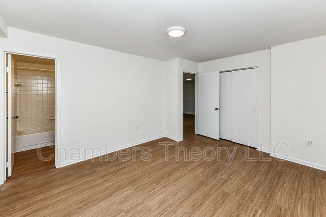 Building Photo - 5012 Sideburn Rd