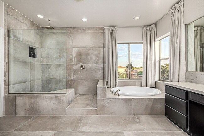 Building Photo - 5211 N 193rd Ave