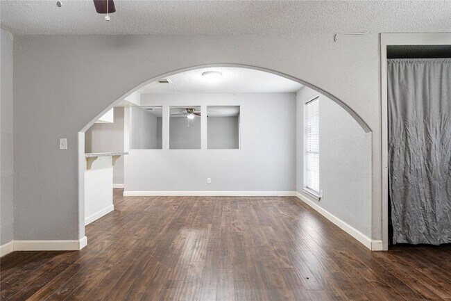 Building Photo - 4514 Oak Shadows Dr