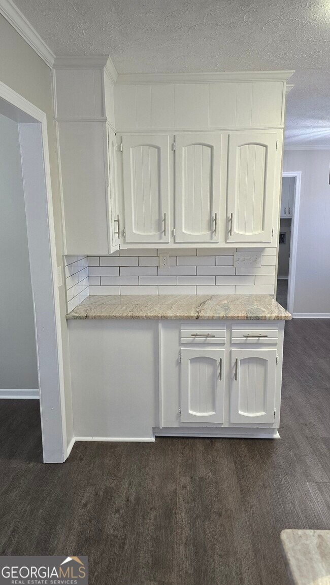 Building Photo - 4270 E Hamill Dr