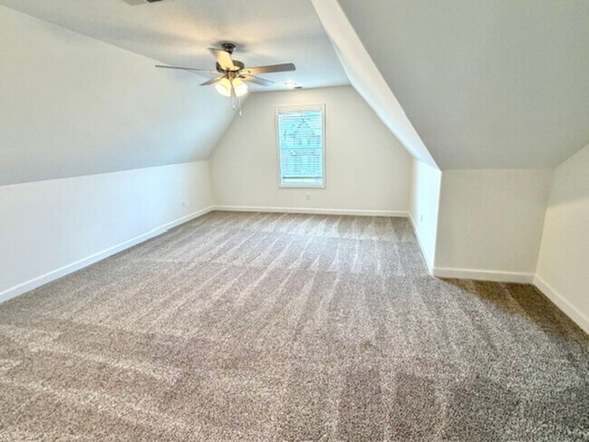 Building Photo - 130 Primrose Ln
