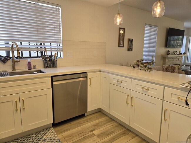 Building Photo - 4064 Crystal Dawn Ln
