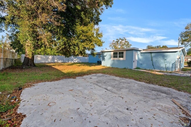 Building Photo - 9604 N 18th St