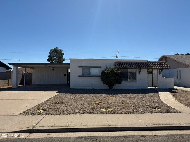 Building Photo - 153 E Hoover Ave