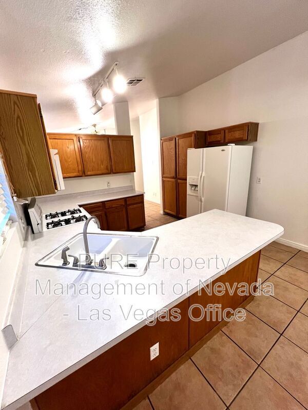 Building Photo - 5342 Chela Dr