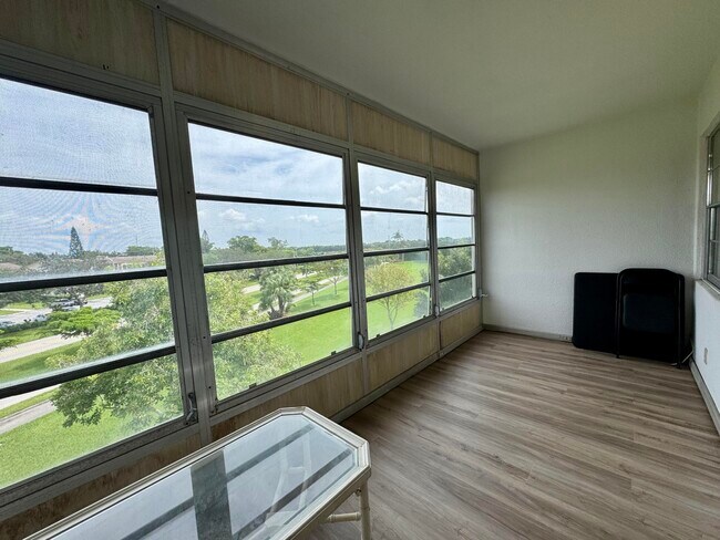 Building Photo - 4019 Lincoln A