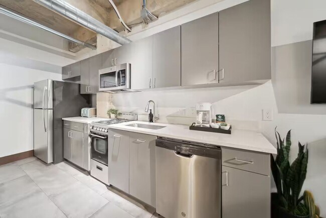 Building Photo - Modern Studio in Dallas' Creative Cedars District