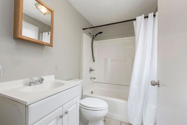 Building Photo - 726-728 W Saint Catherine Street