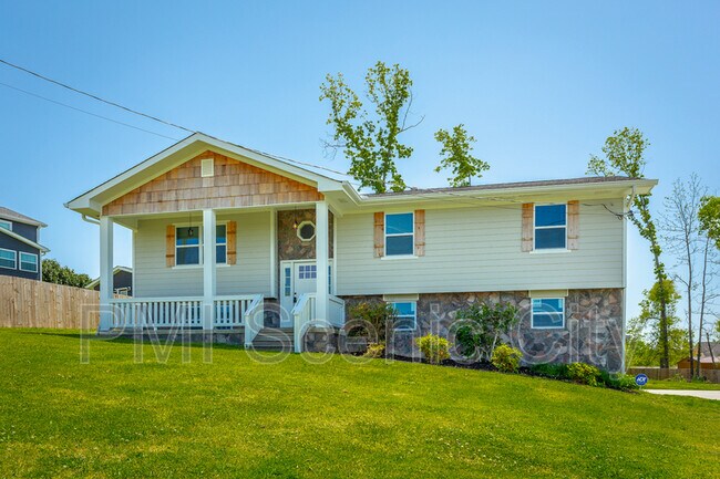 Building Photo - 8128 Fallen Maple Dr