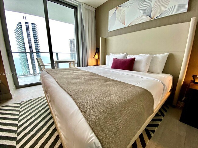 Building Photo - 4010 S Ocean Dr