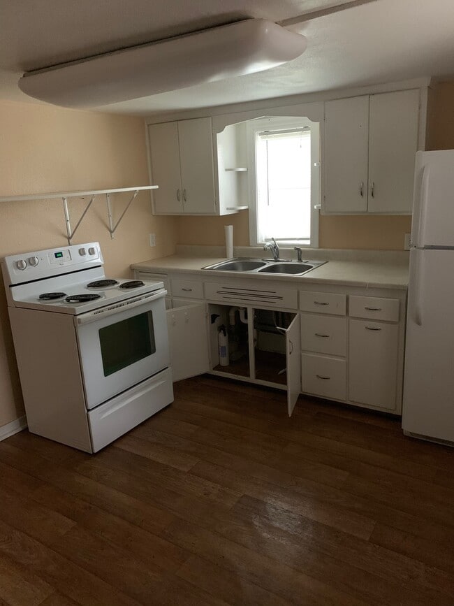 Building Photo - 307 9th Ave NE