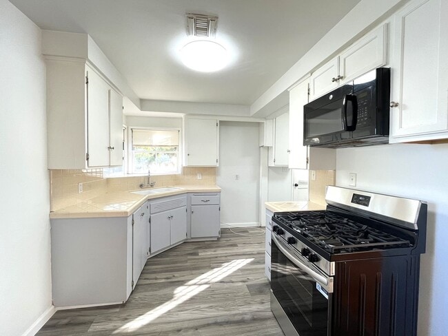 Building Photo - GREAT NEIGHBORHOOD ON A QUIET CUL-DE-SAC 4+2 LARGE BACKYARD