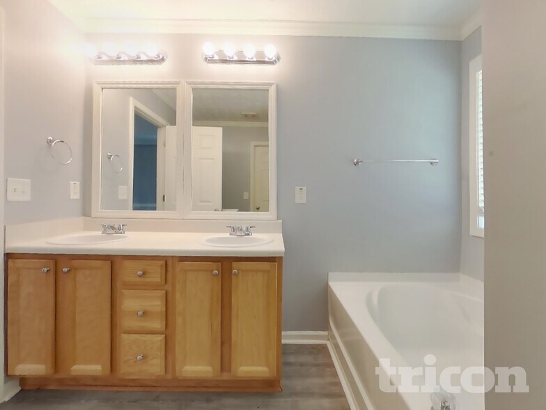 Building Photo - 220 Arbor Creek Dr