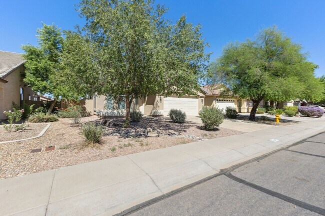 Building Photo - Spacious 2 Story 4 Bedroom 2.5 Bath Home L...