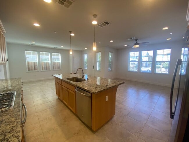 Building Photo - Charming 3-Bedroom House for Rent in Marin...