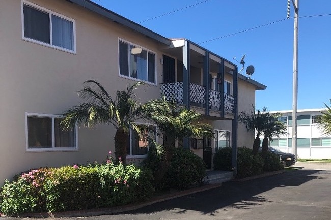 West view - 11828 Eucalyptus Ave