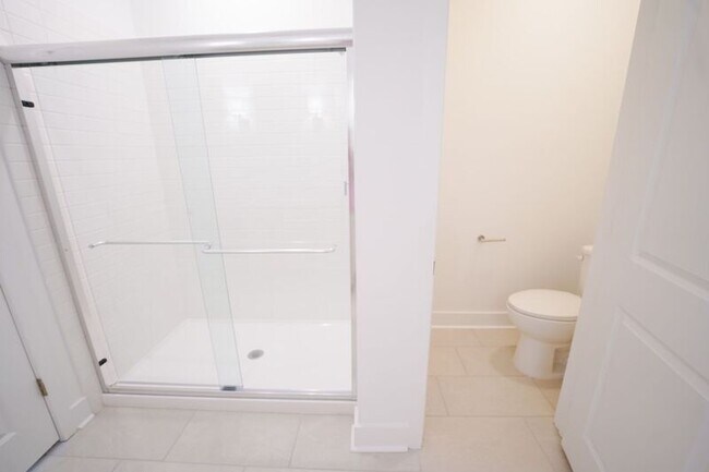 Building Photo - 128 Kingswood Cir