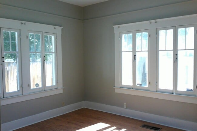 Building Photo - 1284 N Ferger Ave