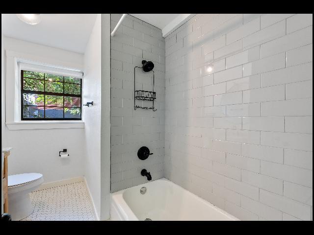 Building Photo - 1520 Broadway St