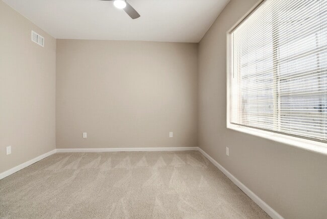 Building Photo - $2,940.45 - 4 Bed, 3 Bath Townhome In Commerce City with Central AC and In Unit Laundry!