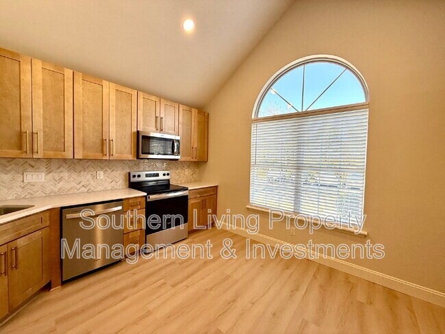 Building Photo - 8811 Roseton Ln