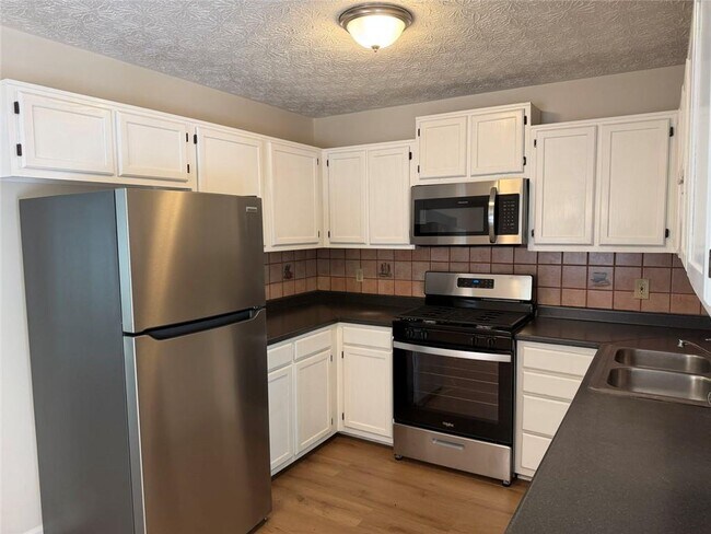 Building Photo - 1819 Cres Hill Dr NW