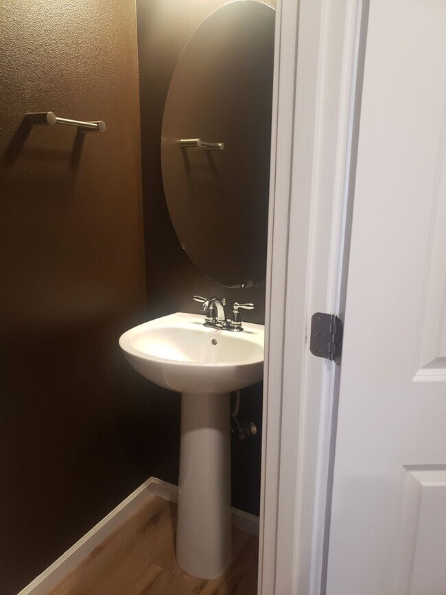 Building Photo - Reed's Crossing 2 bed/2.5 bath Townhome!