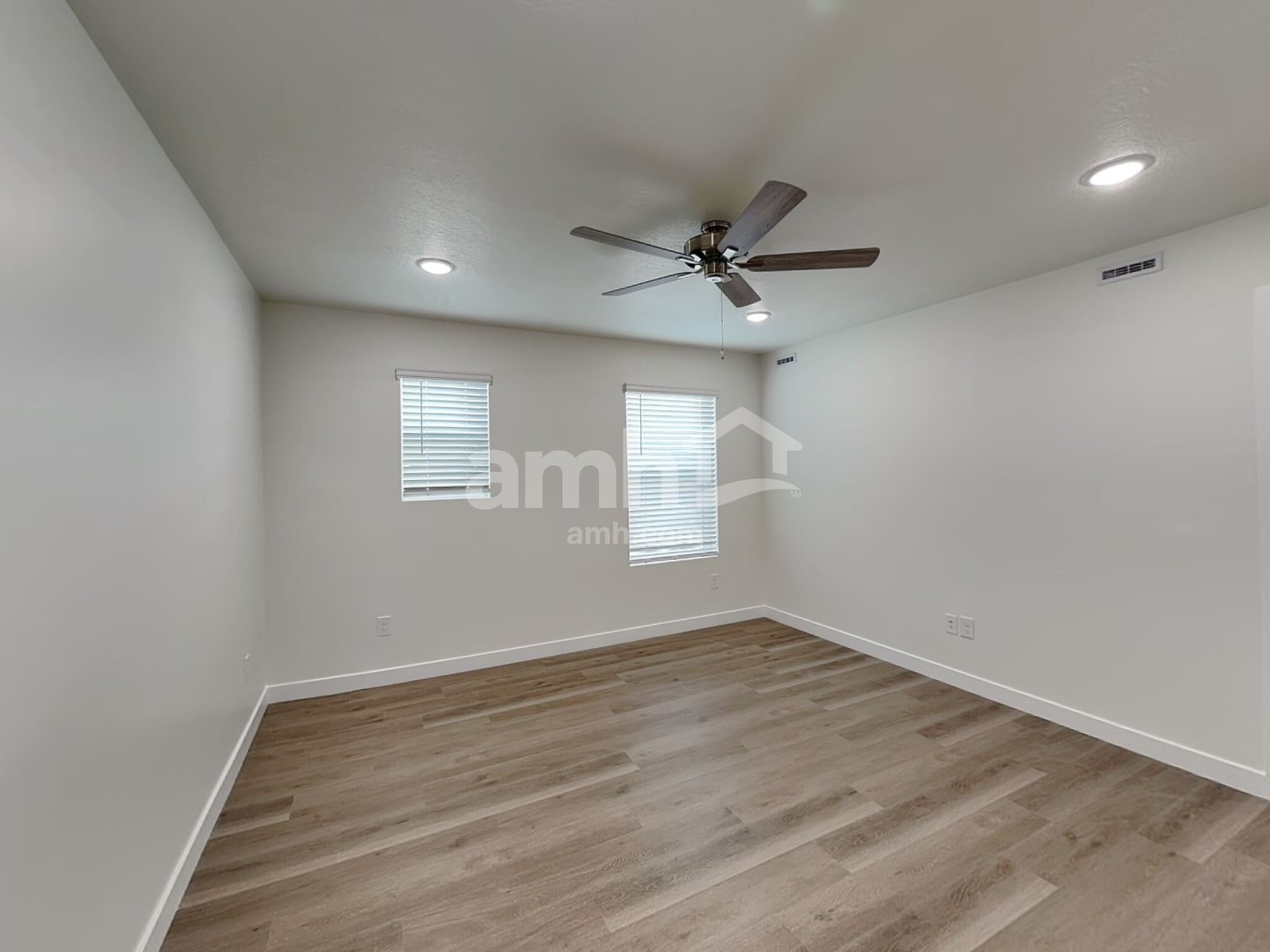 Building Photo - 1272 W Mahogany St