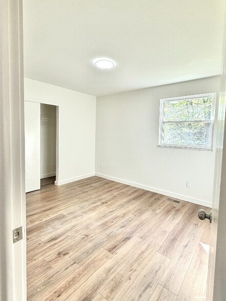 Building Photo - 6386-6386 Shelton Ct
