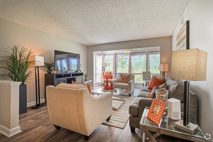 2BR, 2BA - B2 1,036SF - Lakeview at Palm Harbor