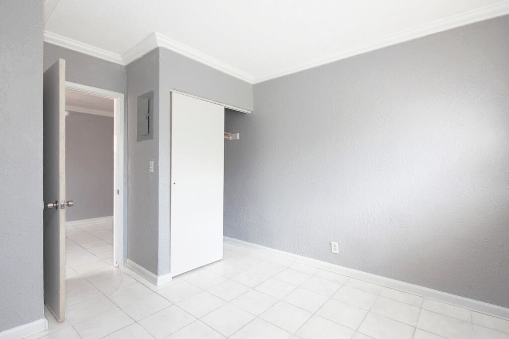 Building Photo - 612 NW 1st Ave