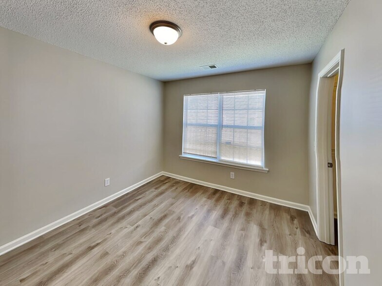 Building Photo - 208 Double Eagle Cir