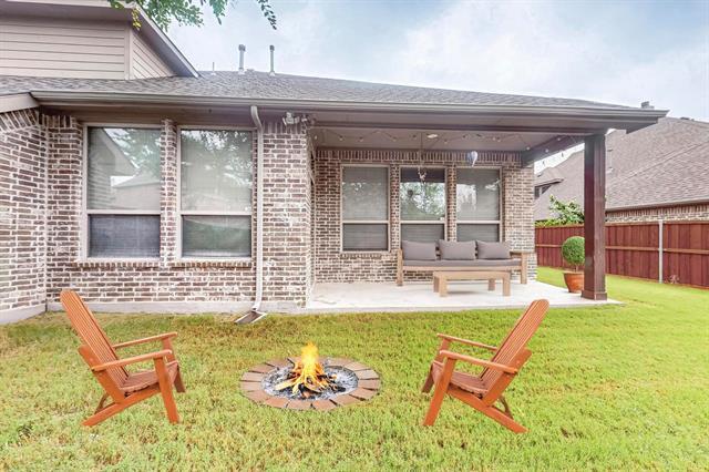 Building Photo - 16157 Meadow Spring Dr