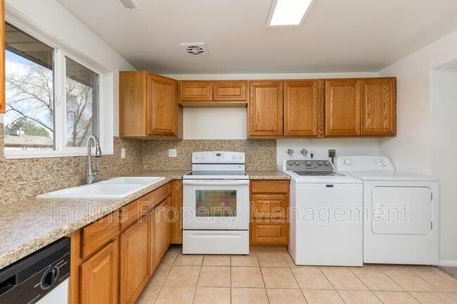 Building Photo - 1065 S 80 E