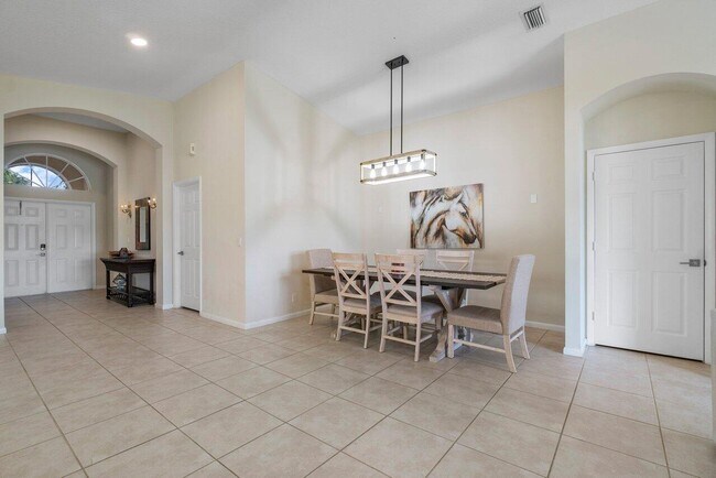 Building Photo - 2453 Country Golf Dr