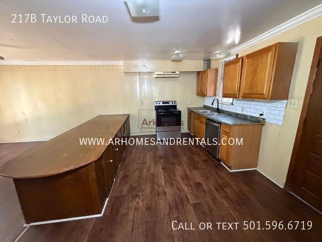 Building Photo - 217B Taylor Road-