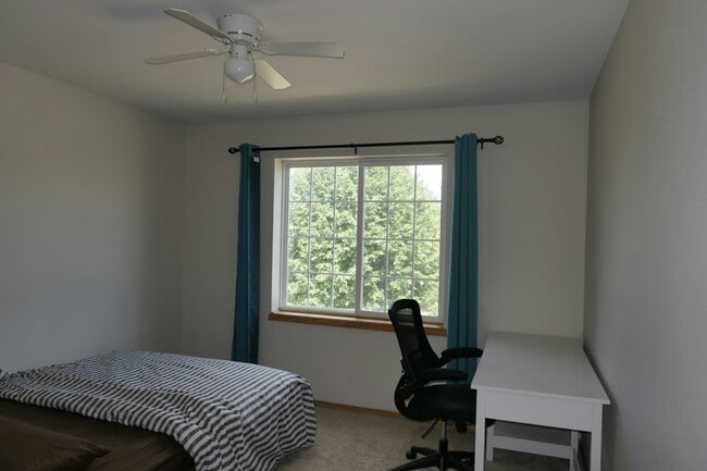 Building Photo - 888 Harper Dr