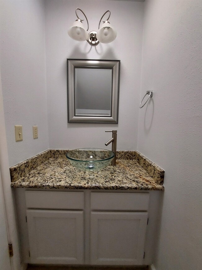 Building Photo - 606 Rio