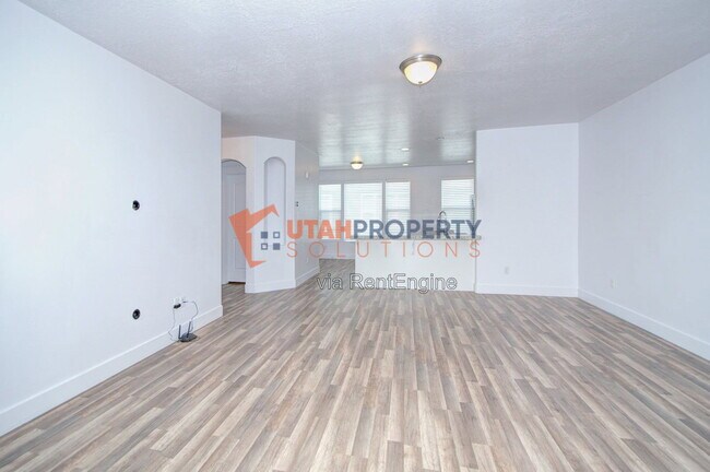 Building Photo - 1790 W Dalmeny Way
