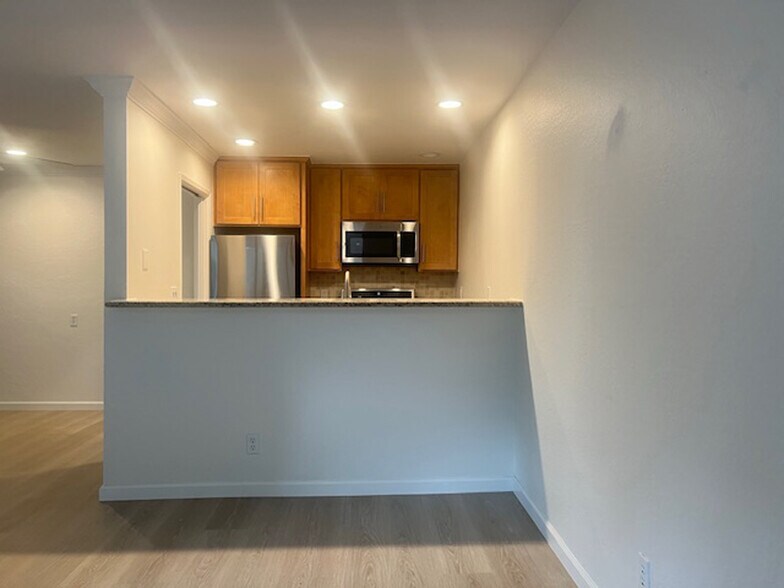 Building Photo - 811 York St