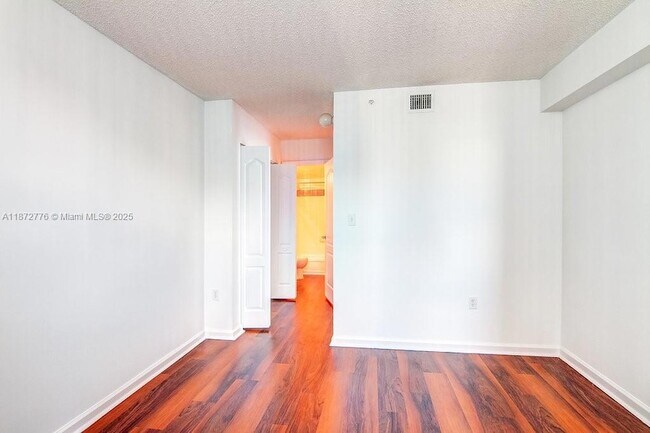 Building Photo - 1756 N Bayshore Dr