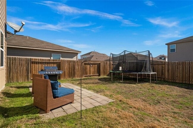 Building Photo - 1501 Treeta Trail