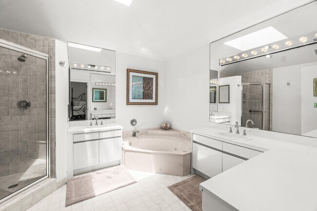 Building Photo - 5142 Lake Catalina Dr